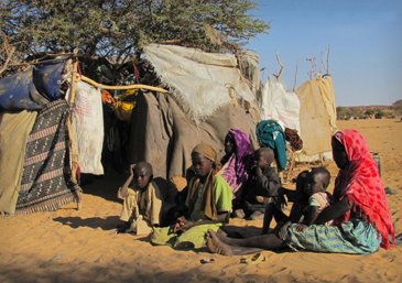 Genocid v Darfurju je terjal stotisoče življenj in milijone ljudi pregnal z domov ...